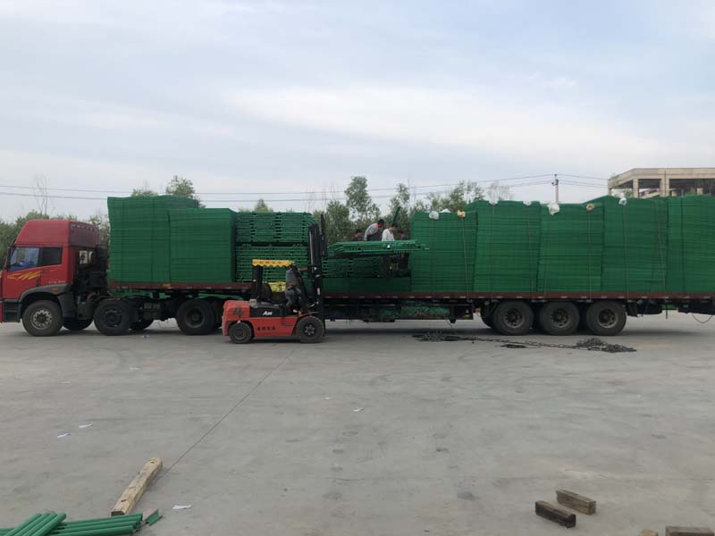 護(hù)欄網(wǎng)整車發(fā)貨